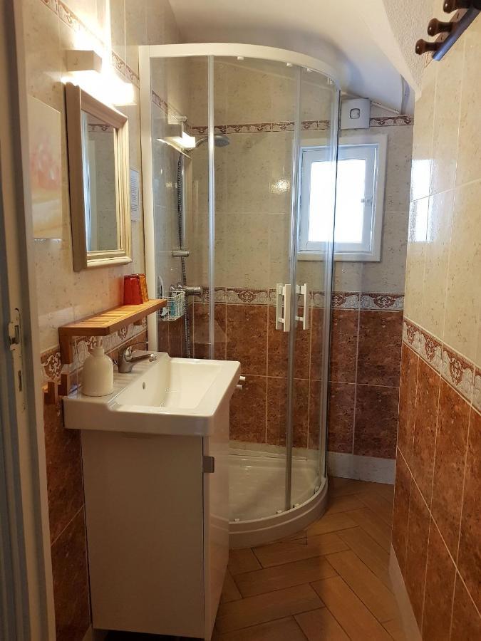 Chambres D'Hotes Et Gites- L'Abri Sous Roche Tautavel Exterior foto