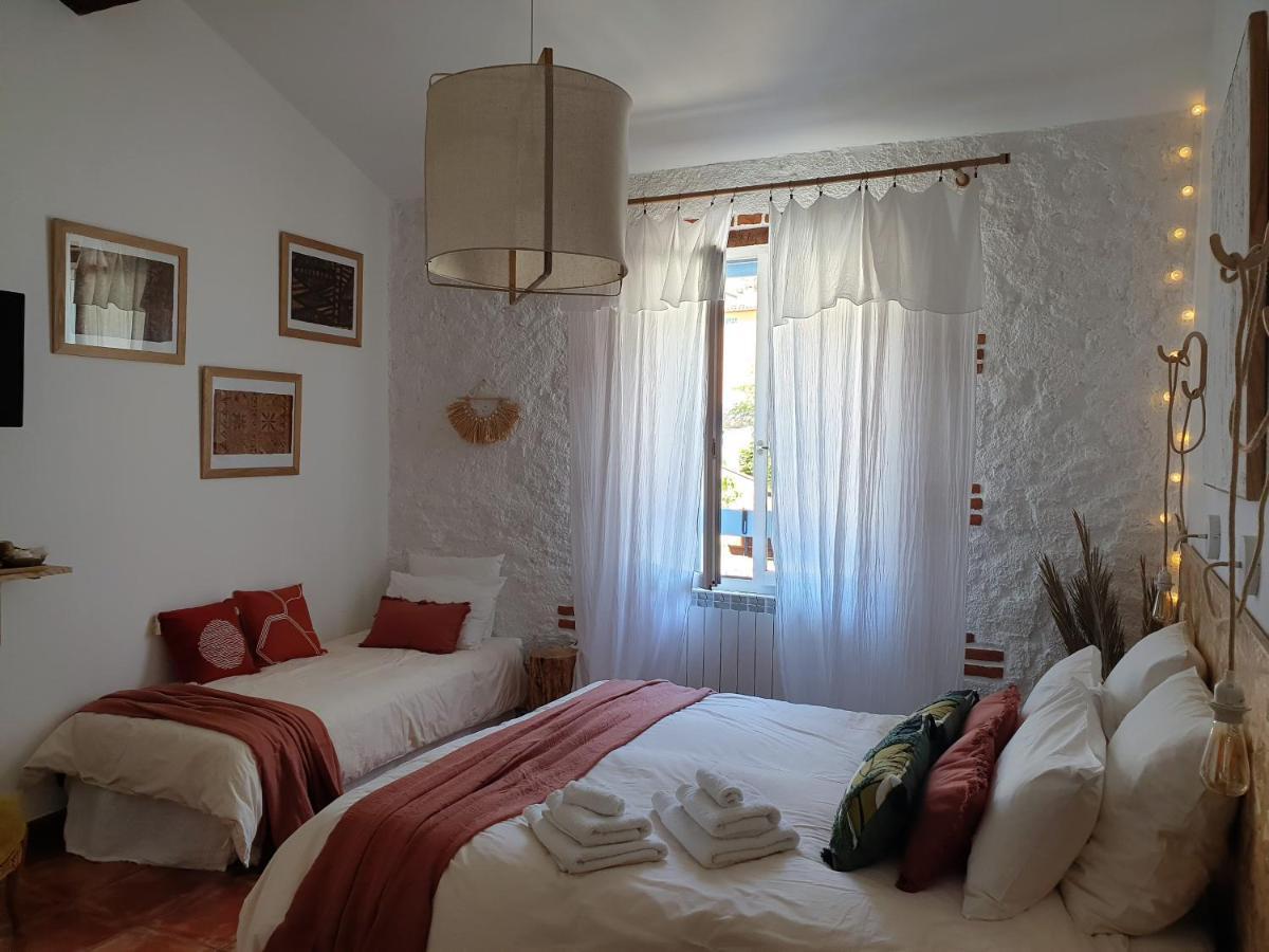 Chambres D'Hotes Et Gites- L'Abri Sous Roche Tautavel Exterior foto